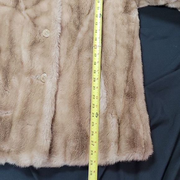 Beautiful Vintage Woman's Faux Fur Waist Length Jacket - Picture 11 of 12